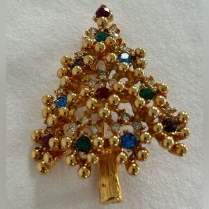 Elegant Gold Christmas Tree Brooch with Multicolor Accents